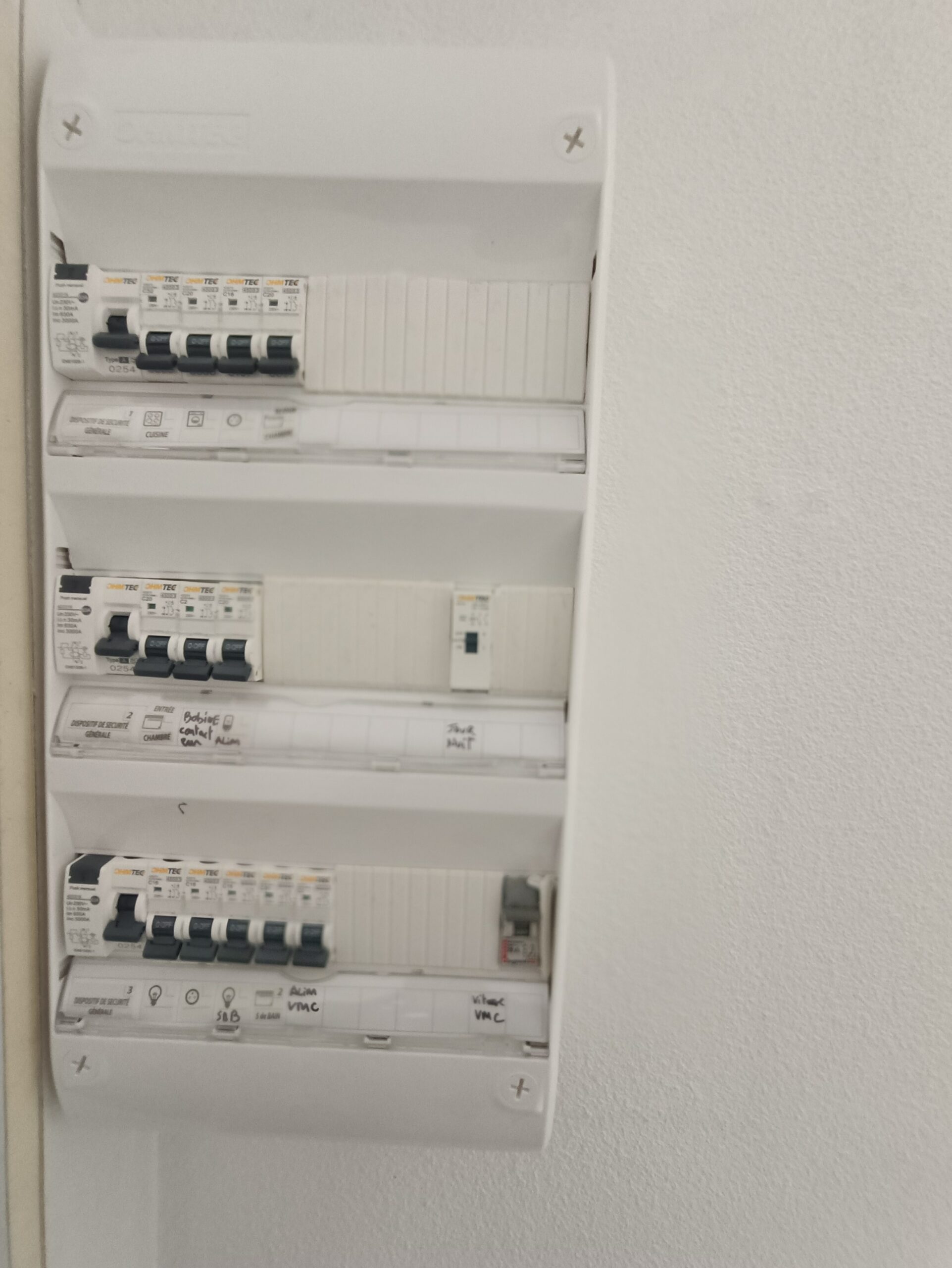 Remplacement tableau électrique et disjoncteurs à Bordeaux
