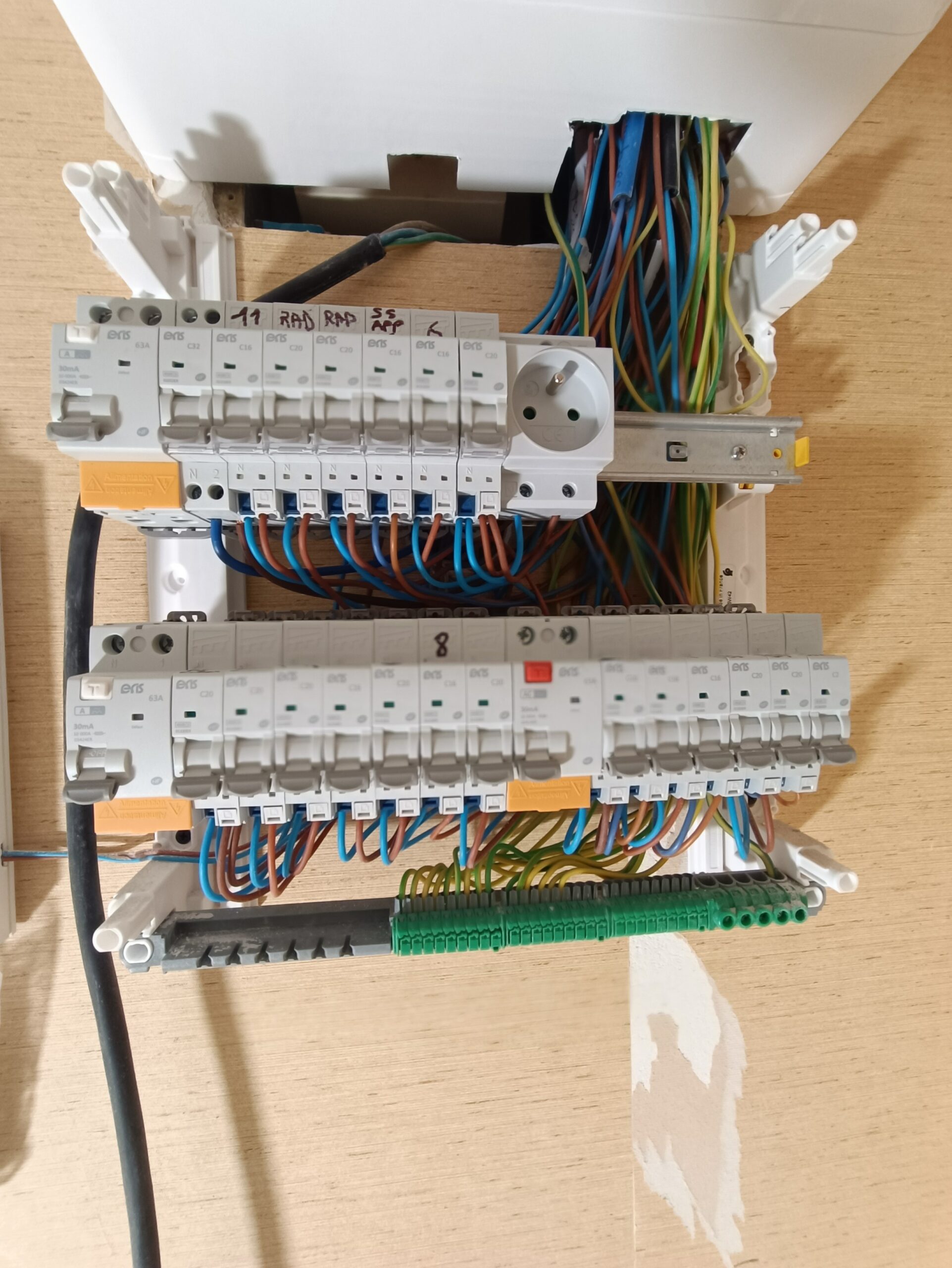 Remise aux normes tableau électrique NF C 15-100 à Bordeaux
